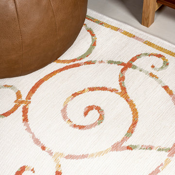 Danae Classic Cottage Filigree Scroll Reversible Machine-Washable Indoor/Outdoor Area Rug